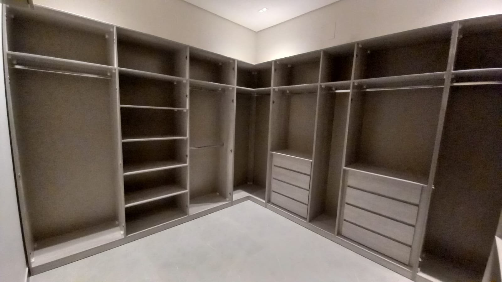 صورة من أعمال النجارة والتفصيل بالرياض