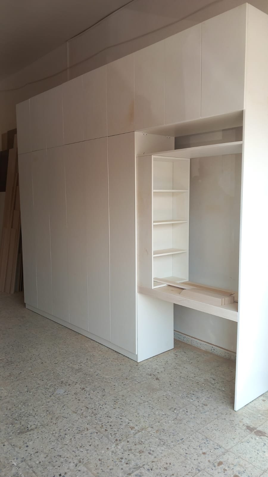 صورة من أعمال النجارة والتفصيل بالرياض