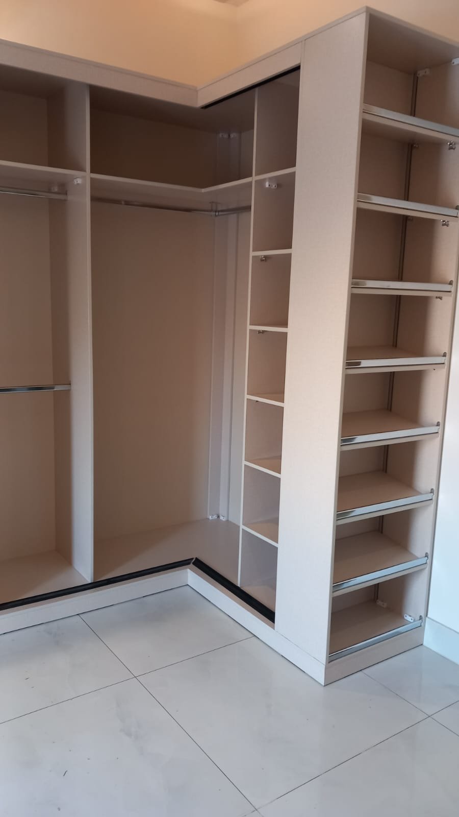 صورة من أعمال النجارة والتفصيل بالرياض