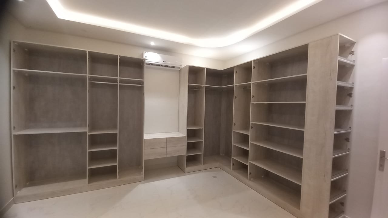 صورة من أعمال النجارة والتفصيل بالرياض