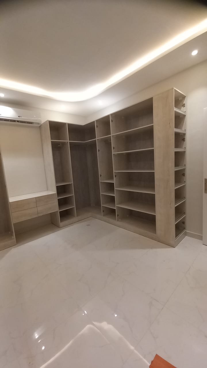 صورة من أعمال النجارة والتفصيل بالرياض