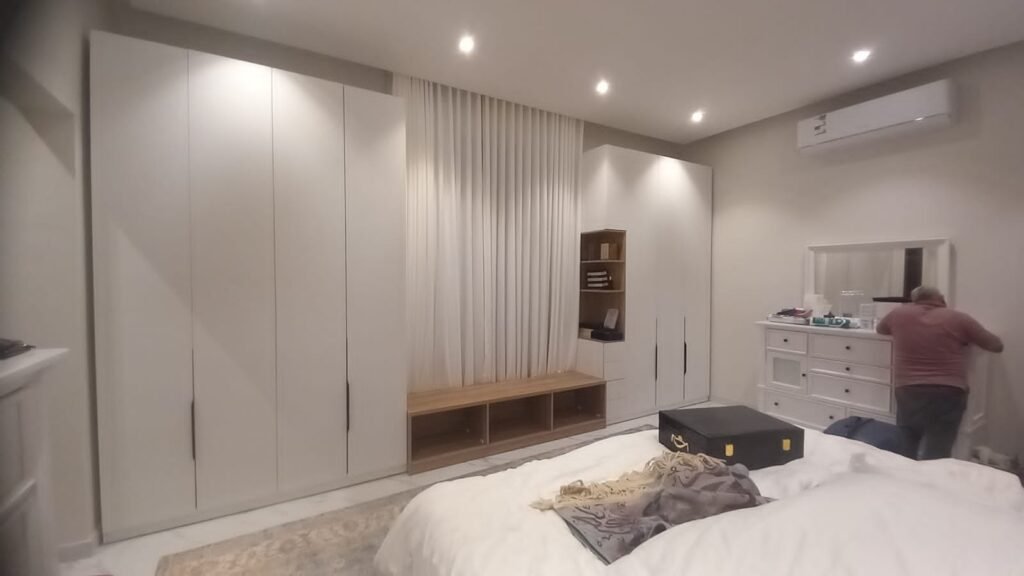 تصميم غرفة نوم خشب حسب الطلب